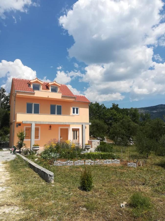 Castello Flower Apartment Kastela Exterior photo